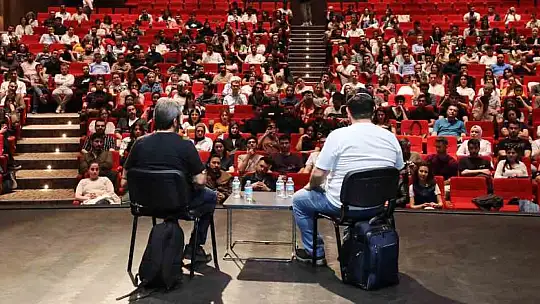 Zeki Demirkubuz GAÜN öğrencileriyle bir araya geldi