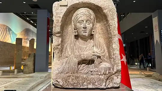 Zeugma kökenli mezar steli, düzenlenen törenle Türkiye'ye iade edildi
