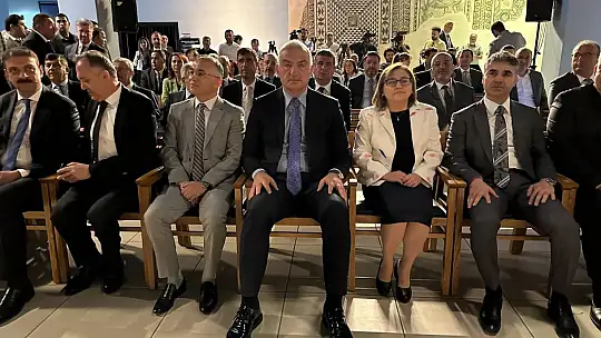 Zeugma kökenli mezar steli, düzenlenen törenle Türkiye'ye iade edildi