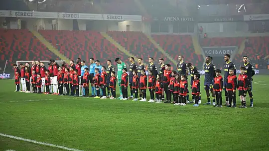 Ziraat Türkiye Kupası: Gaziantep FK: 0 - Fenerbahçe: 1 (Maç devam ediyor)