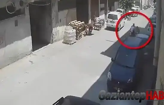 Cep telefonu ile konuşurken hayatının şoku yaşadı