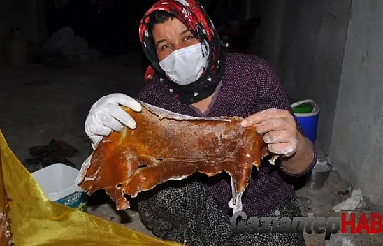 Geleneksel yöntemlerle üzüm pestile dönüşüyor