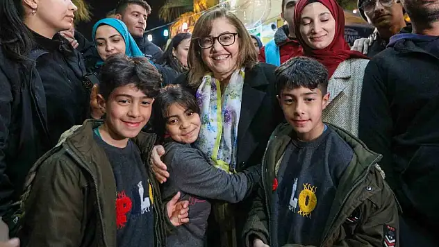 Başkan Şahin, şehir yaşamına katkı sunan büyükşehir belediye başkanları arasında birinci oldu