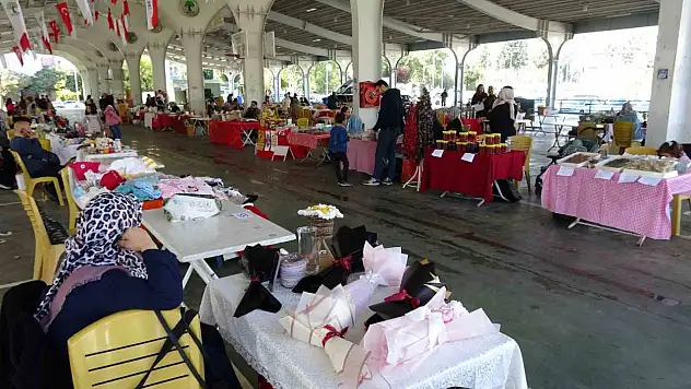 Bu çarşıda sadece kadınların el emekleri satılıyor