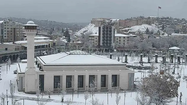 Gaziantep güne beyaz örtü ile uyandı