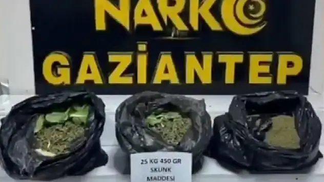 Gaziantep'te 22 kilo skunk ile çok sayıda silah ele geçirildi: 7 gözaltı