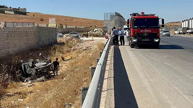 Gaziantep'te hafif ticari aracın çarptığı otomobil ters döndü: Aynı aileden 4'ü çocuk 6 yaralı