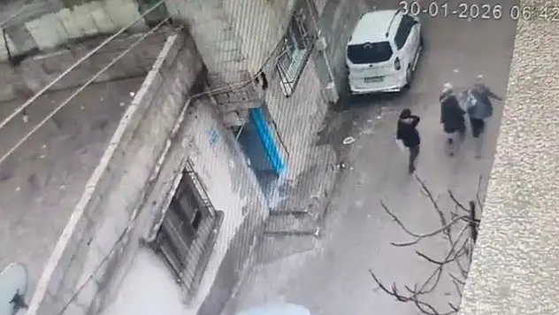 Gaziantep'te içerisinde 2,7 milyon TL bulunan kasanın çalınma anı kamerada