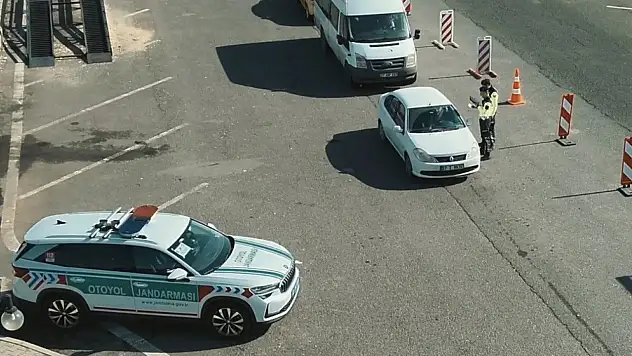 Gaziantep'te jandarmadan dron destekli trafik denetimi