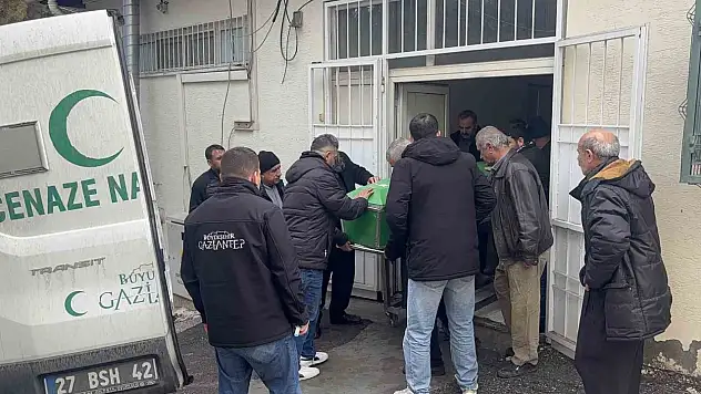 Gaziantep'te otomobil tıra arkadan çarptı: 3 kardeş hayatını kaybetti