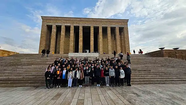 GKV'li öğrenciler Anıtkabir'i ziyaret etti