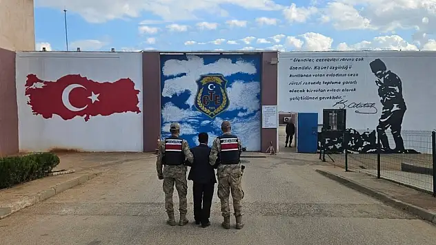 Hırsızlık suçundan 17 yıl cezayla aranan şahsı jandarma yakaladı