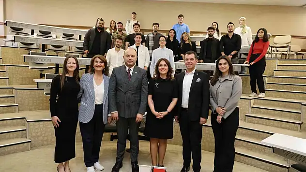 İş dünyasının deneyimli isimleri 'Business Summit 25'te HKÜ öğrencileriyle buluştu