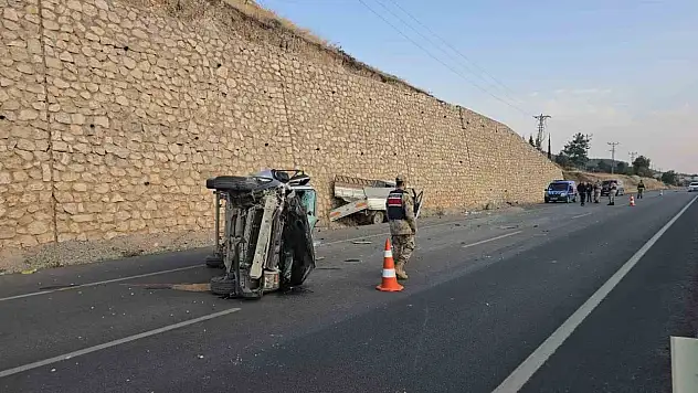 Kamyonet hafif ticari araca arkadan çarptı: 4 kişi yaralandı