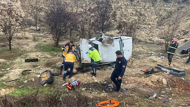 Kontrolden çıkarak şarampole uçan otomobilin sürücüsü hayatını kaybetti