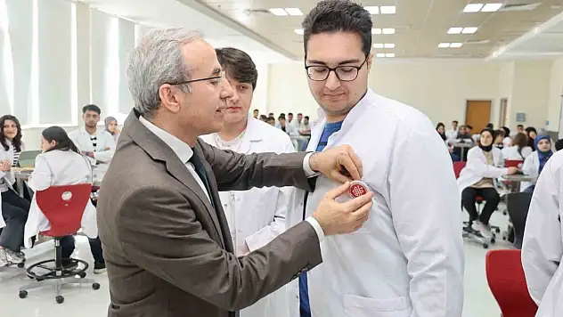Rektör Demir, Tıp Bayramı'nda öğrencilerle buluştu