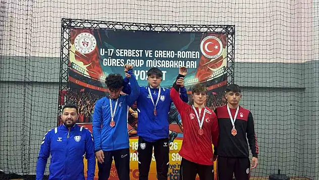 Şahinbey Belediye Spor, U17 güreşte grup şampiyonu
