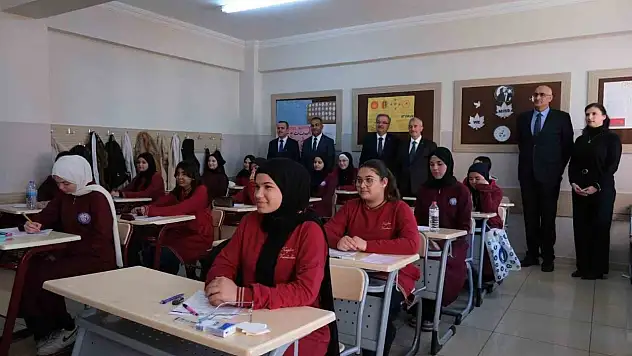 Şahinbey'de umre ödüllü kitap okuma yarışmasının 8'incisi düzenlendi