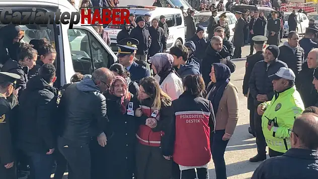 Şehit Üsteğmen Abdullah Köse yaşadığı evin karşısına defnedildi