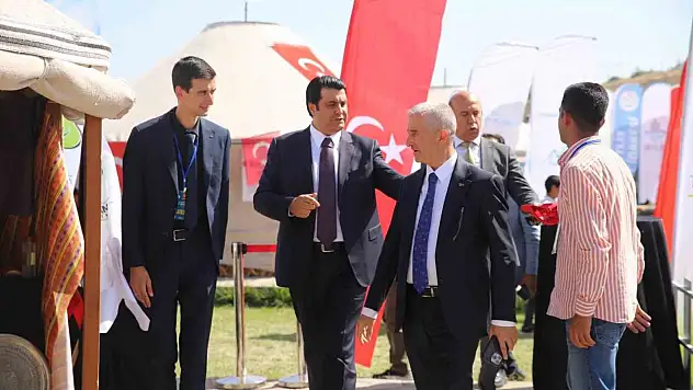 Şehitkamil Belediyesi Ahlat'ta yerini aldı