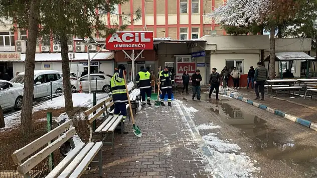 Şehitkamil'de kar ve buzlanmaya karşı kesintisiz mücadele