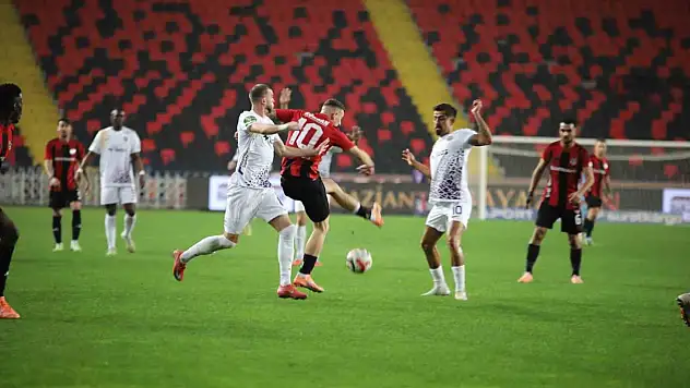 Trendyol Süper Lig: Gaziantep FK: 0 - Eyüpspor: 1 (İlk yarı)