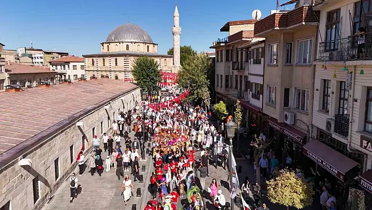 'GastroANTEP Kültür Yolu Festivali' renkli görüntülerle başladı