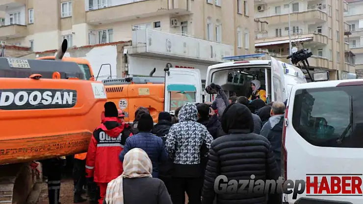 16 yaşındaki kız 29 saat sonra enkazdan sağ çıkarıldı