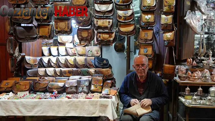 5 metrekare dükkanında 65 yıldır teknolojiye direniyor