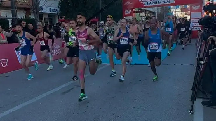 6. Gazi Yarı Maratonu ve Halk Koşusu coşkuyla başladı