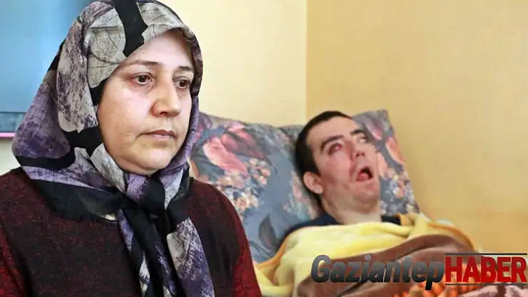 8 yıldır gözlerini kırpamıyor, adeta kan ağlıyor