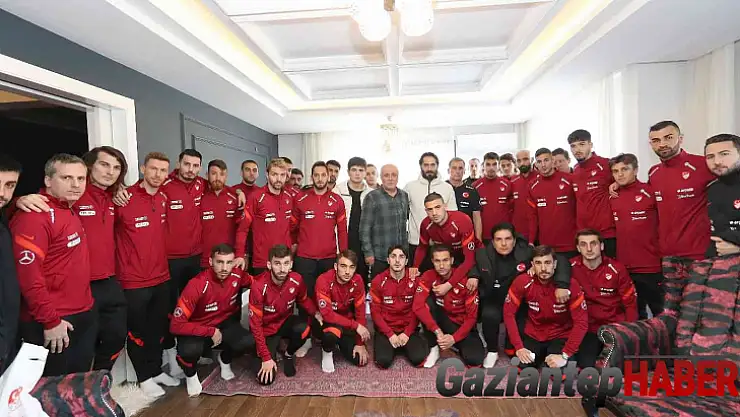 A Milli Takım'dan, Ahmet Çalık'ın ailesine ziyaret
