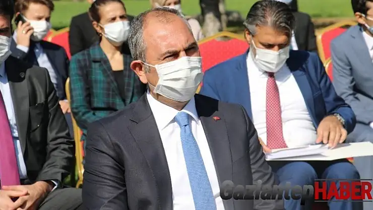 Adalet Bakanı Gül: 'Kimsenin mahkemeleri etkilemeye, tesir altına almaya hakkı ve yetkisi yoktur'