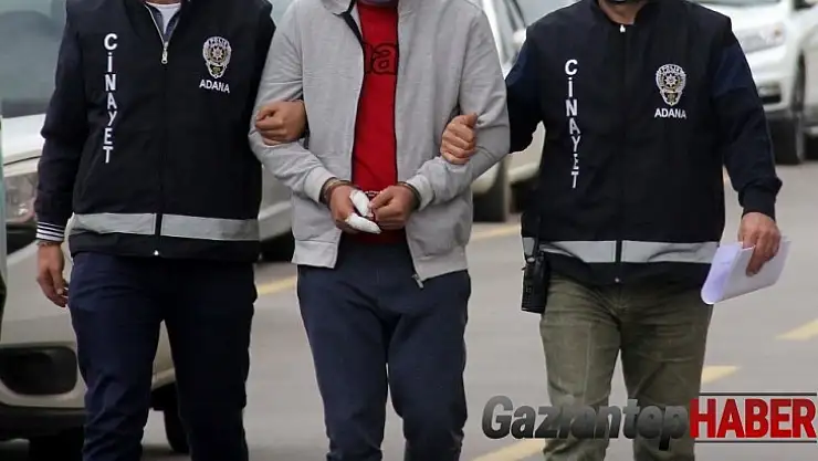 Sokak ortasında arkadaşını boğazından bıçaklayarak öldüren zanlı tutuklandı