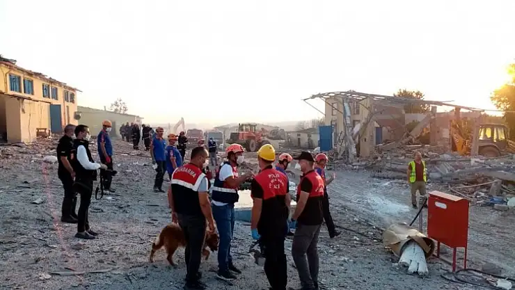Afet Kriminal İnceleme ekibi Hendek'te havai fişek fabrikası patlama bölgesinde