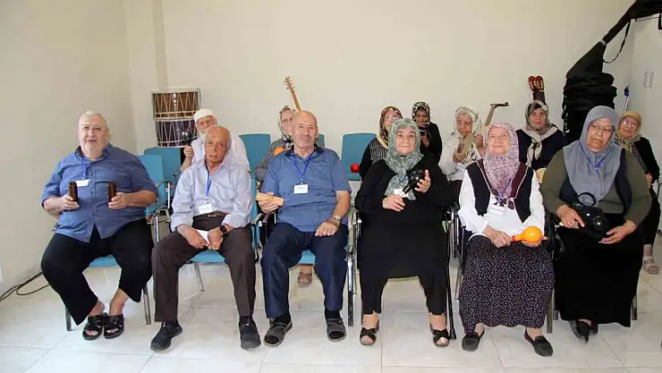 Alzeymir hastaları sosyal hayata katılıyor