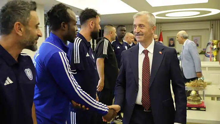 Ampute Futbol Takımı, Tahmazoğlu'nu makamında ziyaret etti