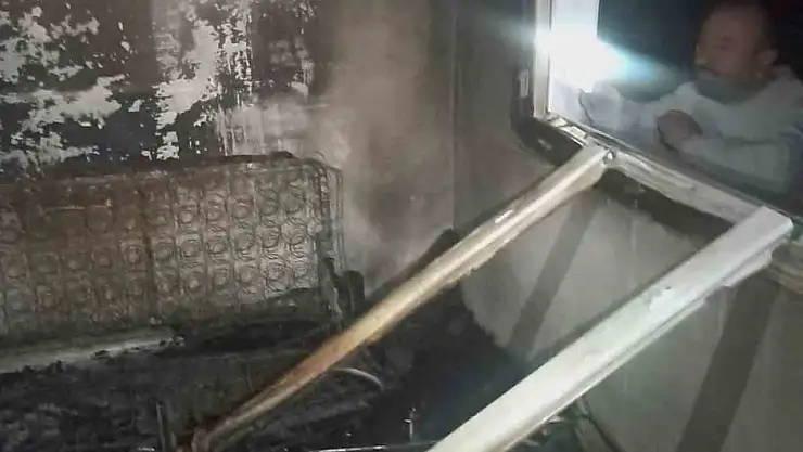 Araban'da 2 evde aynı anda yangın çıktı