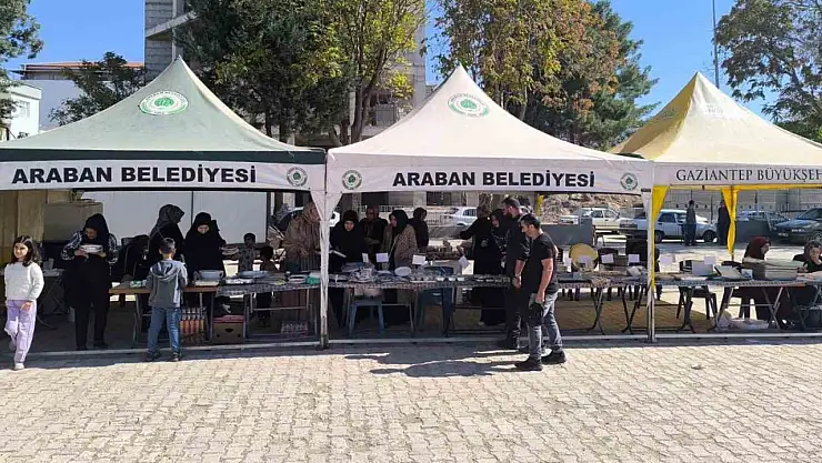 Araban'da hayırseverlerden Gazze yararına hayır çarşısı