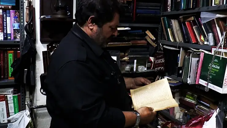 Asırlık kitapları muhafaza ederek tarihe ışık tutuyor