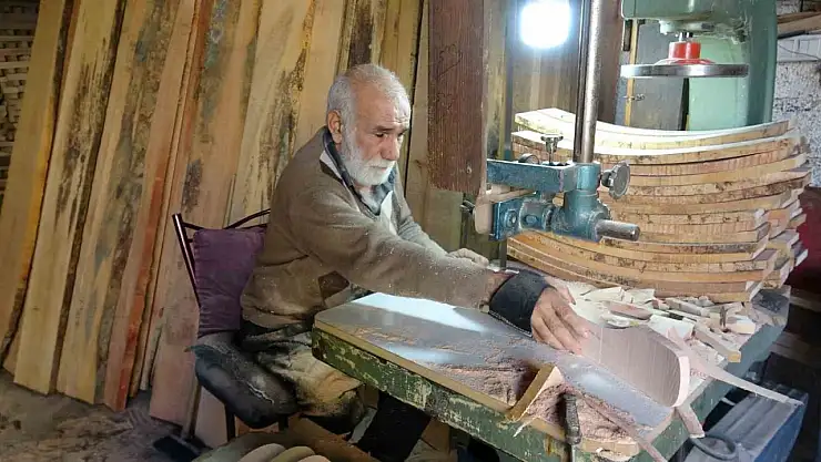 Baba mesleğini 62 yıldır sürdürüyor