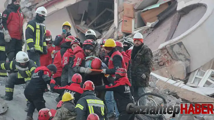 Baba ve 2 oğlu enkazdan 76 saat sonra kurtarıldı