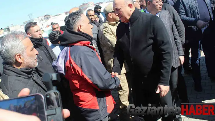 Bakan Çavuşoğlu deprem bölgesi Nurdağı'nda