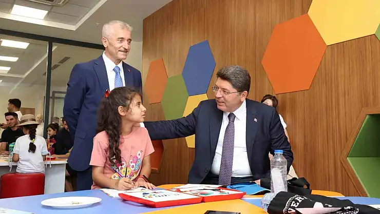 Bakan Tunç'tan Şahinbey Millet Cami ve Millet Kütüphanesi'ne tam not