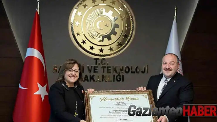 Bakan Varank'a fahri hemşehrilik beratı