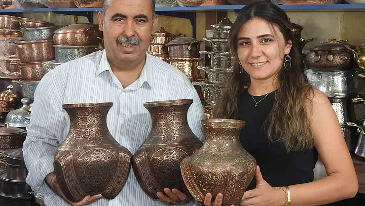Bakırdan yapılan Hitit vazo takımı fiyatıyla dudak uçuklatıyor