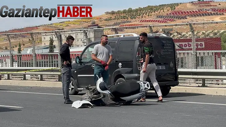 Bariyerlere çarparak savrulan motosikletli hayatını kaybetti
