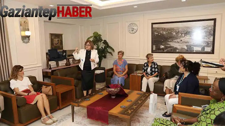 Başkan Şahin, büyükelçi eşlerini kabul etti