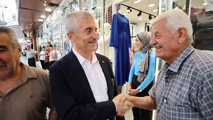 Başkan Tahmazoğlu vatandaş ve esnaf ile iç içe