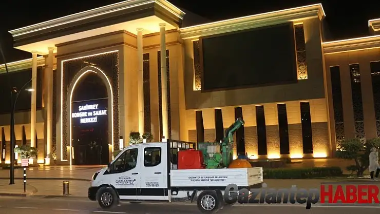 Bin 500 kişilik ekip Gaziantep'i tepeden tırnağa ilaçlıyor